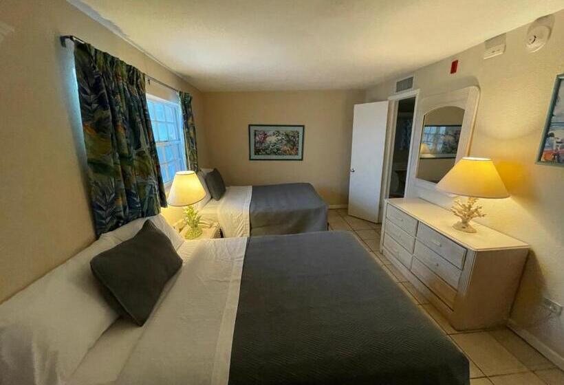 Апартаменты 1 Спальня Вид на Бассейн, Breezy Palms Resort