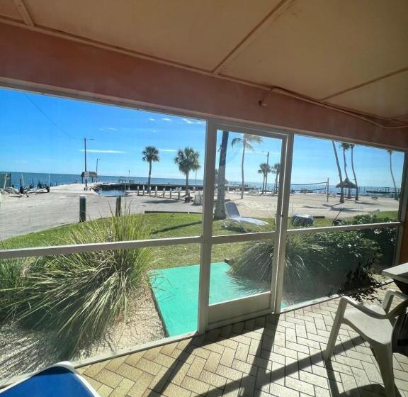 Апартаменты 1 Спальня с Балконом, Breezy Palms Resort