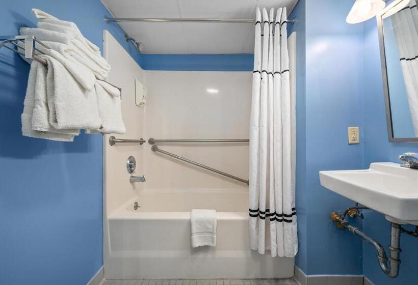 استودیوی استاندارد, Cayman Suites