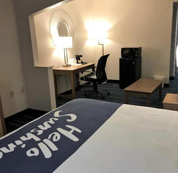 带大床的标准间, Days Inn By Wyndham Panama City