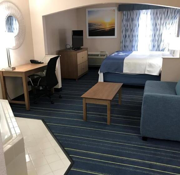 带大床的套房, Days Inn By Wyndham Panama City