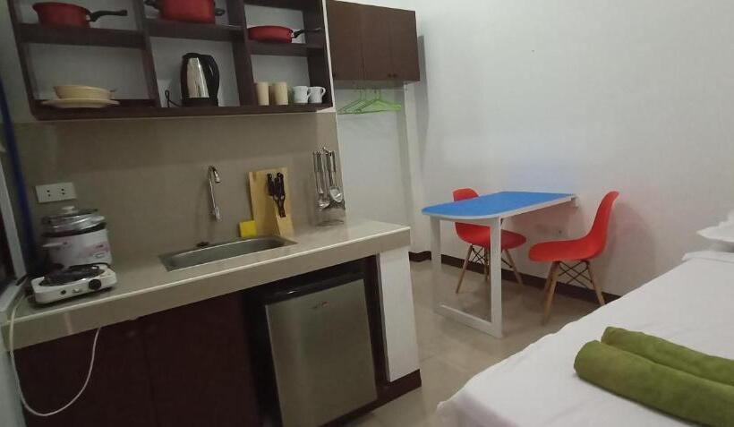 デラックススタジオ, Clark Pad Inn, Angeles City