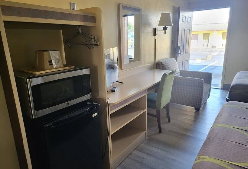 스탠다드 룸 더블 침대 2개, Budget Host Inn Bristol