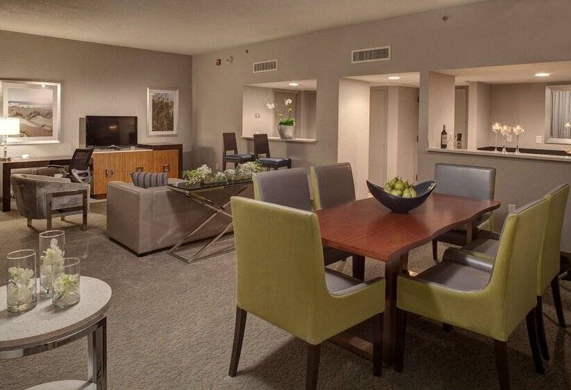 디럭스 스위트 킹 침대, Doubletree By Hilton Hotel Jacksonville Airport