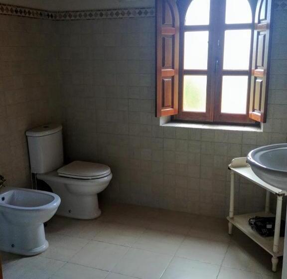 Family Suite, Trisileja En Novales