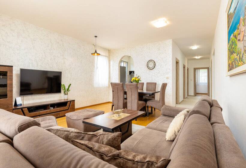 آپارتمان 3 خوابه, Apart Hotel Ms Katunjanin