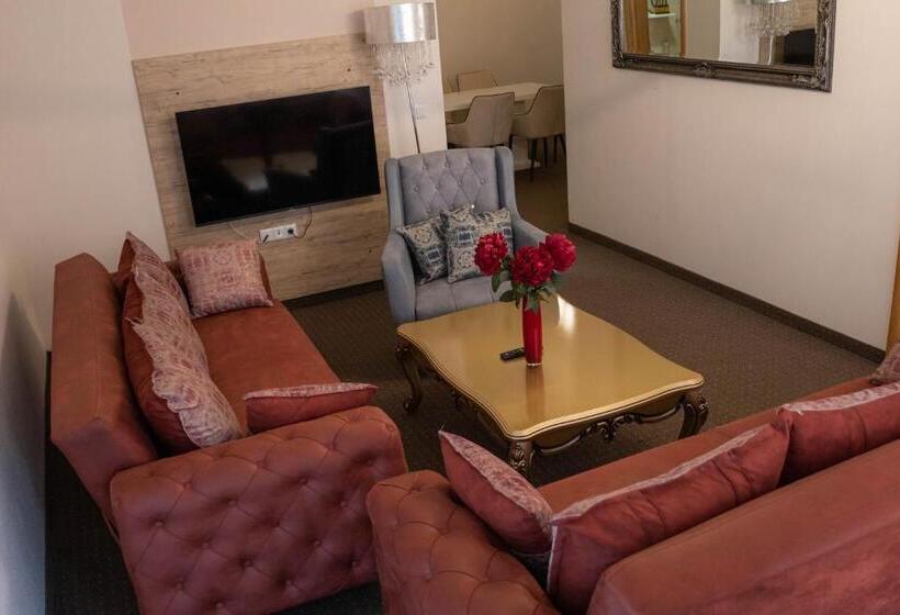 سوئیت پرزیدنت, Villa Grande