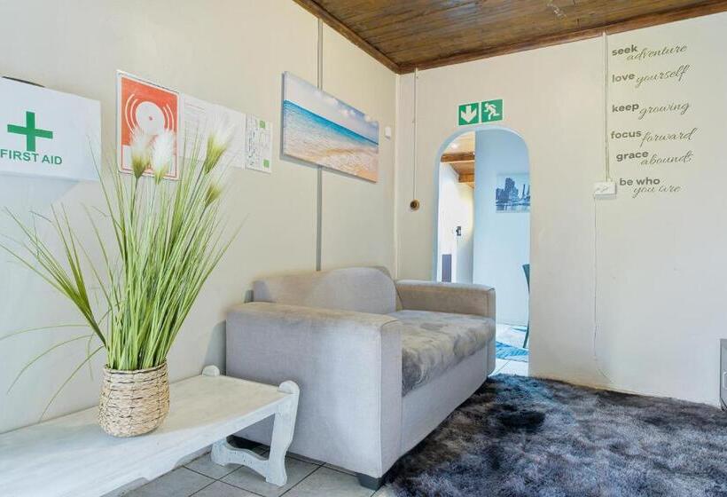 Дом 4 Спальни, Royal Palms Guest House