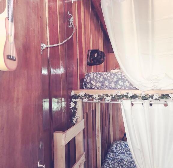 تختخواب در اتاق مشترک, Woodstock Hostel