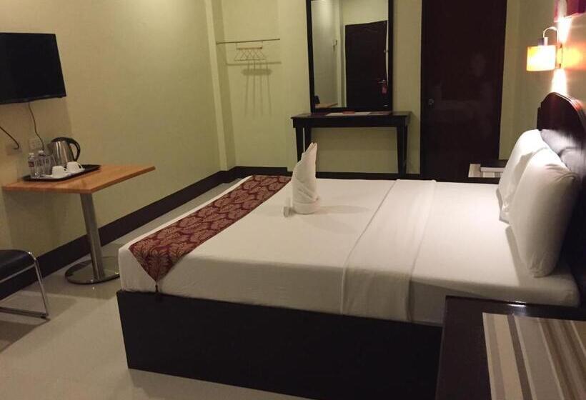 豪华工作室, Hollywood Suites