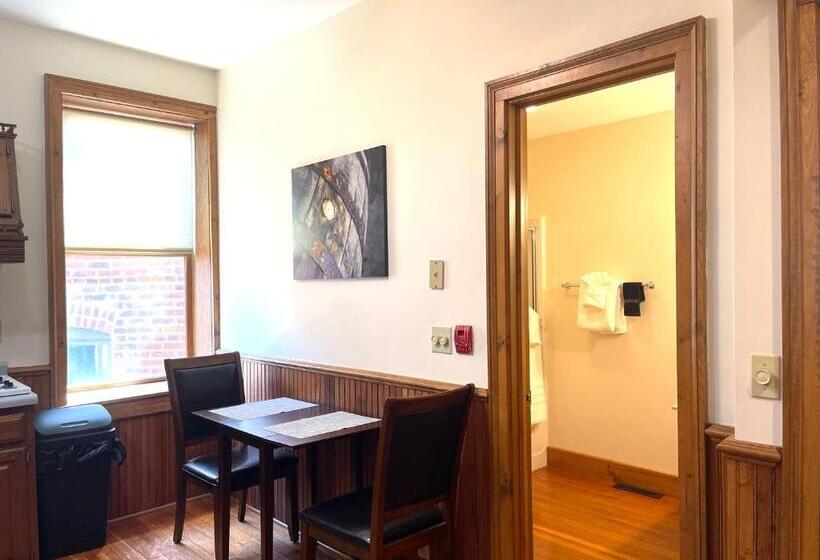 수피리어 룸, Riverboat Suites