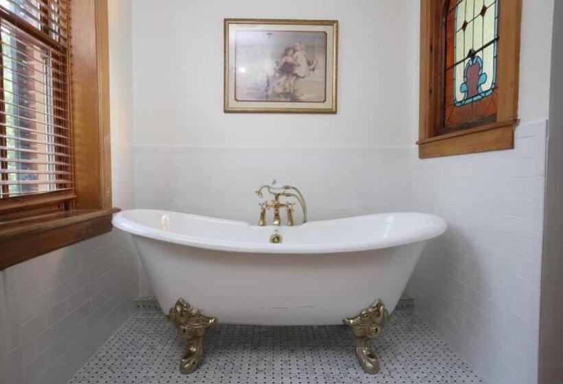 스위트 킹사이즈 침대, Riverboat Suites