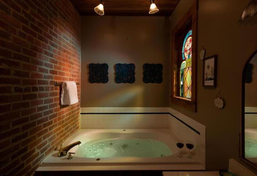 스탠다드 스튜디오 킹침대, Riverboat Suites