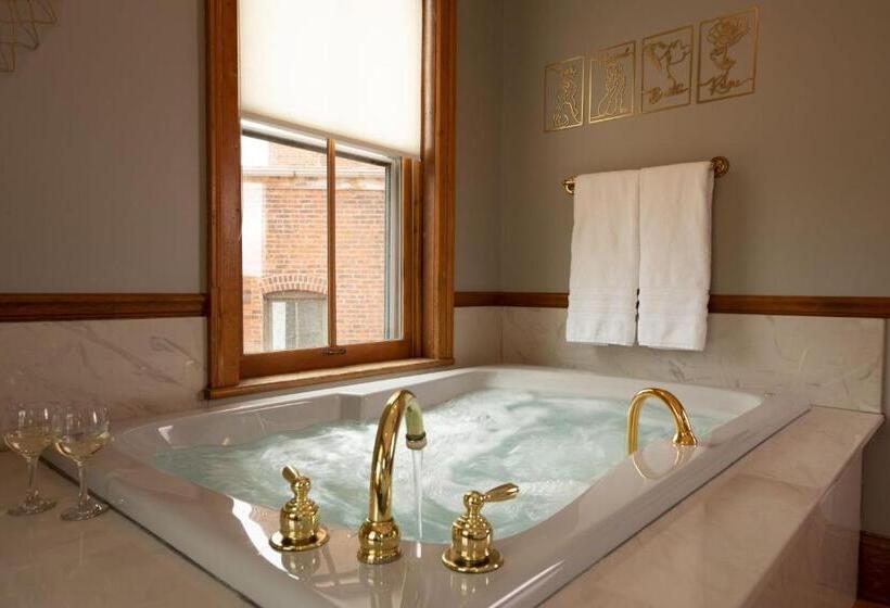 디럭스 스위트, Riverboat Suites