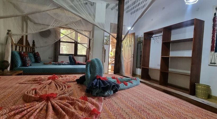استودیو خانوادگی, Salama & Mbuyuni Bungalows