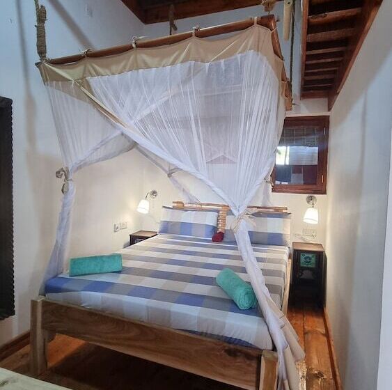 Economy Triple Room, Salama & Mbuyuni Bungalows