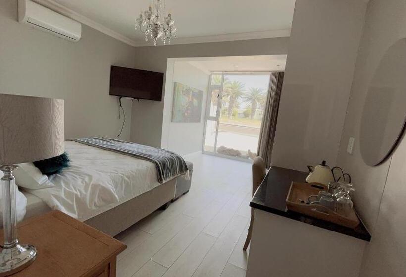 اتاق خانوادگی با چشم‌انداز دریا, Niche Guesthouse