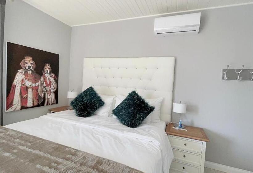 اتاق لوکس با بالکن و چشم‌انداز دریا, Niche Guesthouse
