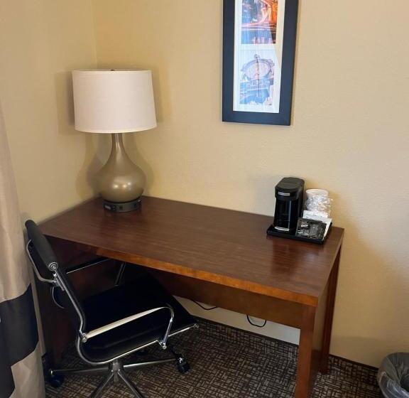 اتاق استاندارد با تخت بزرگ, Wingate By Wyndham Pittsburgh West Mifflin