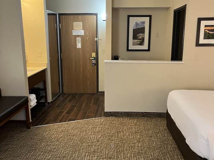 سوییت, Wingate By Wyndham Pittsburgh West Mifflin