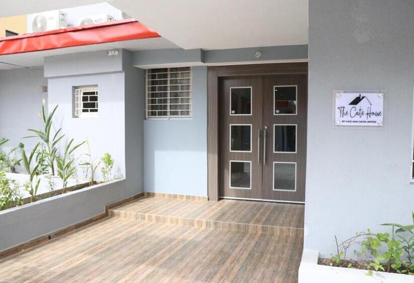 اتاق لوکس, The Cate House