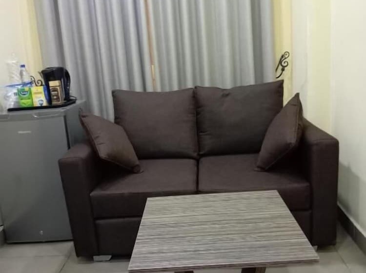 اتاق لوکس, The Cate House