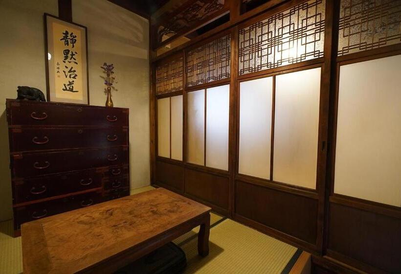 اتاق استاندارد چهار تخته, Uji Tea Inn