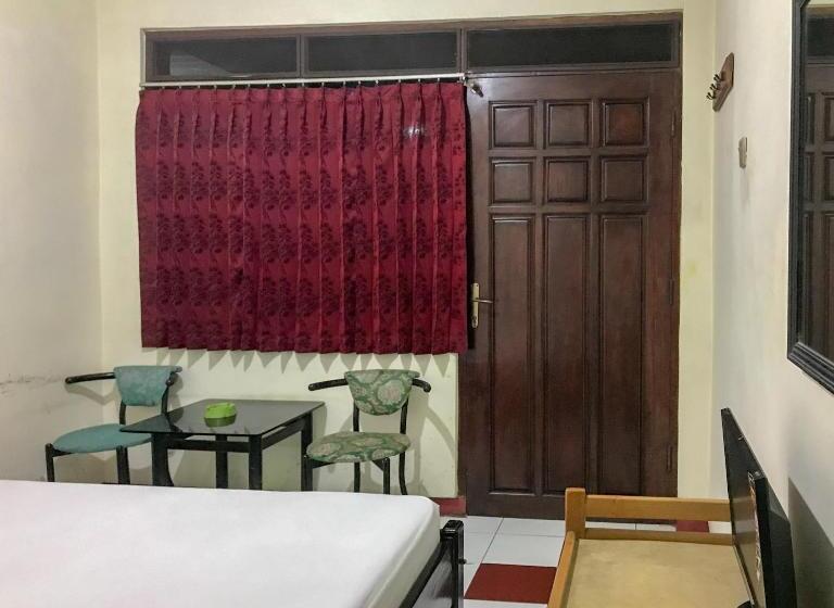חדר סטנדרט, Lie Mas Prigen Pasuruan Mitra Reddoorz
