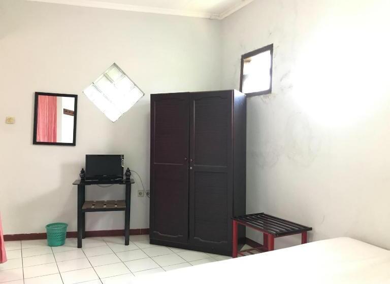 חדר דלוקס, Lie Mas Prigen Pasuruan Mitra Reddoorz