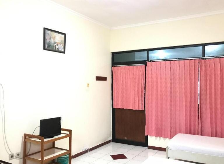 סוויטה משפחתית, Lie Mas Prigen Pasuruan Mitra Reddoorz
