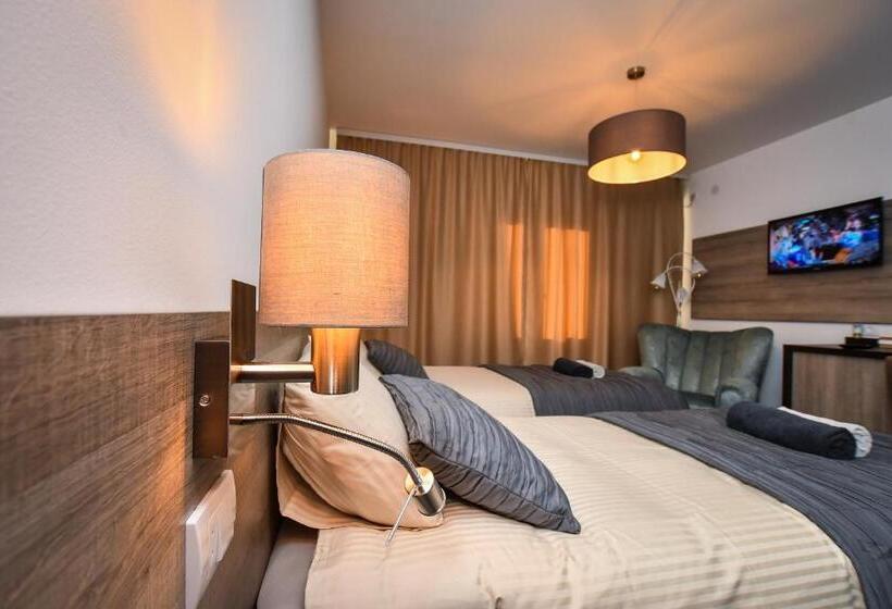 اتاق لوکس با چشم‌انداز شهر, Miido Apartments