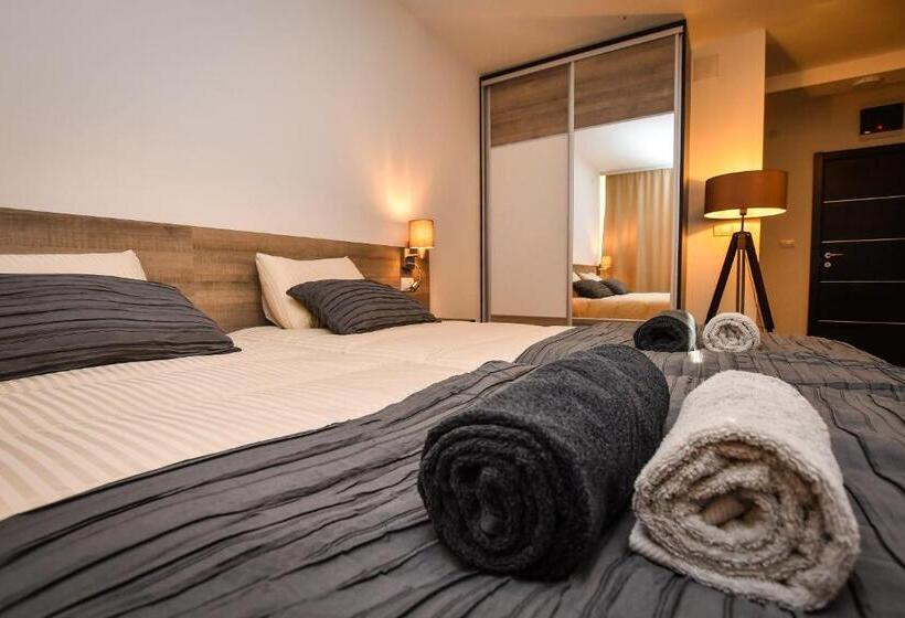 اتاق لوکس با چشم‌انداز شهر, Miido Apartments
