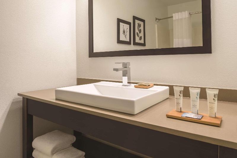 Номер Стандарт, Country Inn & Suites By Radisson, Waterloo, Ia