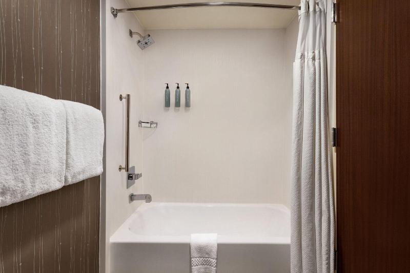 스탠다드 룸 킹사이즈 침대, Courtyard Tupelo