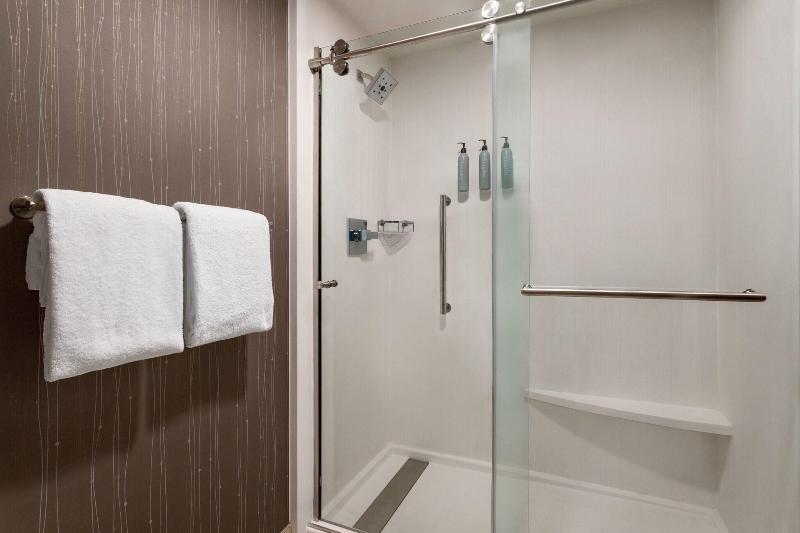 스탠다드 룸 킹사이즈 침대, Courtyard Tupelo