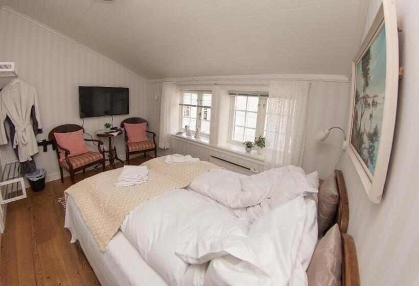 Standard room with outdoor bath, Holsthuset Losji