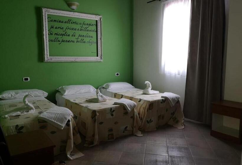 اتاق ساده سه‌ نفره, Azienda Agrituristica La Fonte