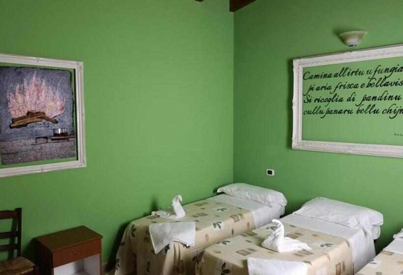 اتاق ساده سه‌ نفره, Azienda Agrituristica La Fonte