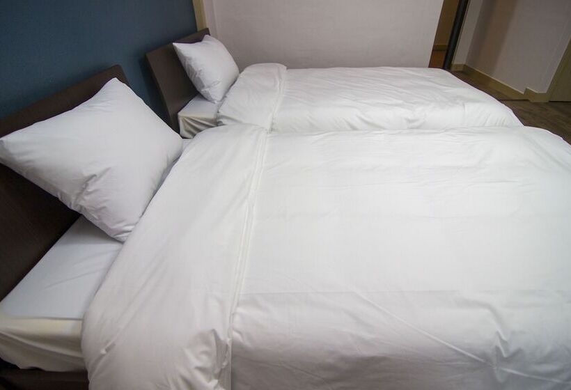 Standard Triple Room with Terrace, Hyundai Elliot Hotel And Resort
