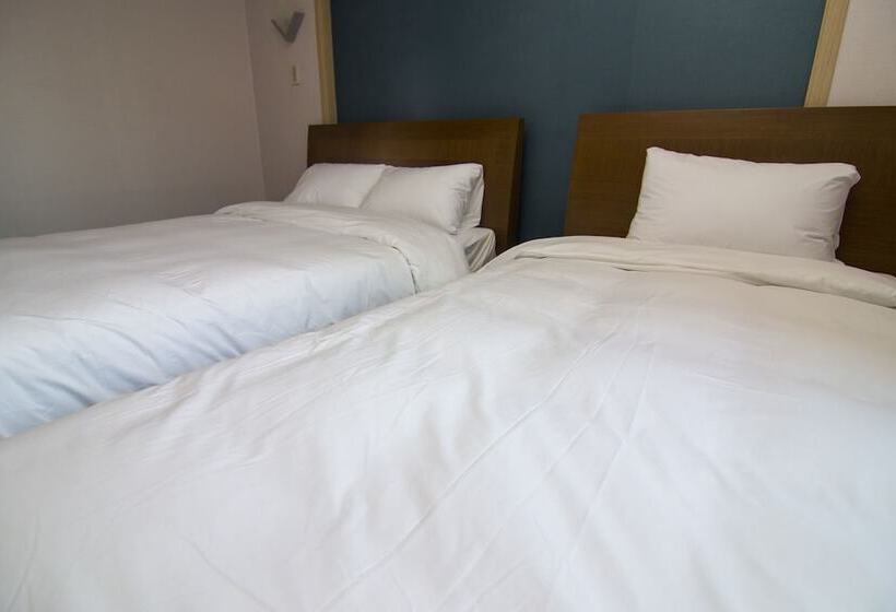 سوییت لوکس, Hyundai Elliot Hotel And Resort