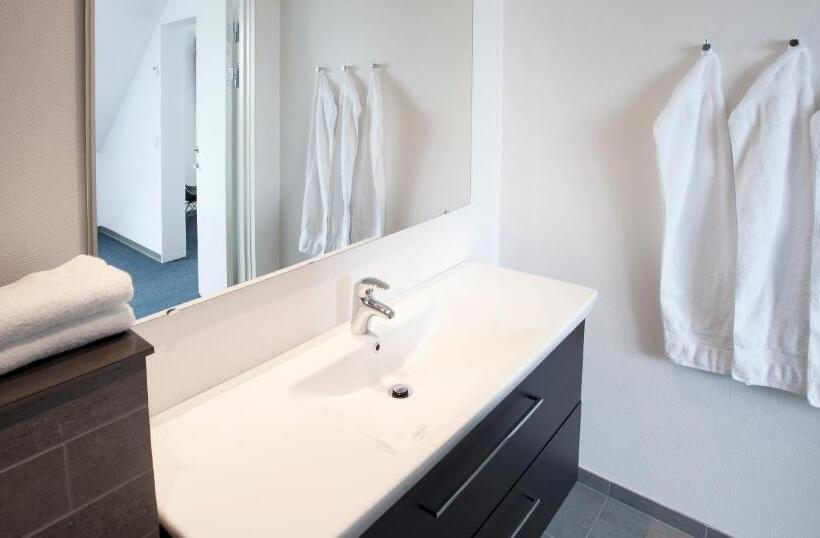 سوئیت با بالکن, 62n Hotel   City Center