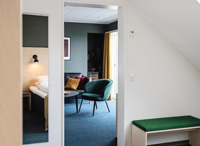 سوئیت با بالکن, 62n Hotel   City Center