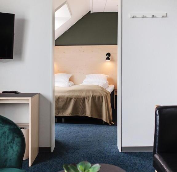 سوئیت با بالکن, 62n Hotel   City Center