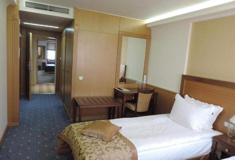 Quarto Deluxe, Svilena