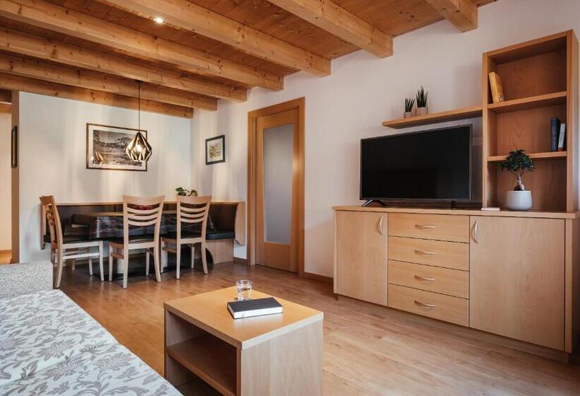 带2个卧室的公寓, Apartment Sotmarin