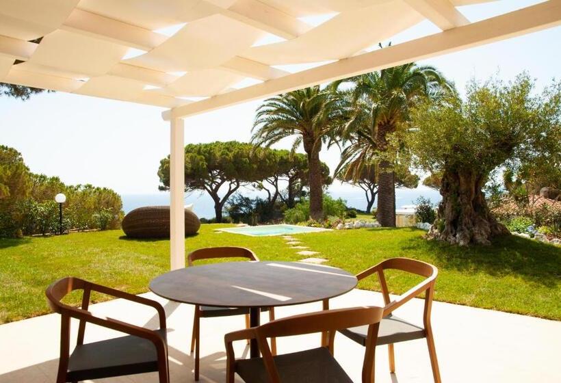 جناح مزود بحمام سباحة, Resort Capo Bianco