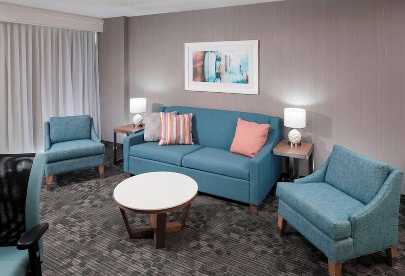 سوییت با چشم‌انداز دریا, Courtyard Virginia Beach Oceanfront/south