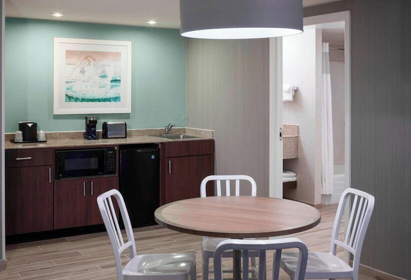 سوییت با چشم‌انداز دریا, Courtyard Virginia Beach Oceanfront/south
