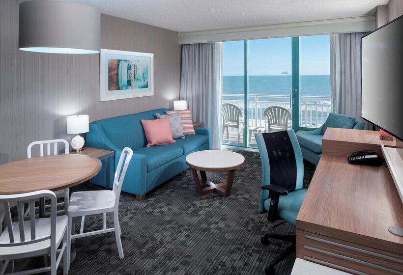 سوییت با چشم‌انداز دریا, Courtyard Virginia Beach Oceanfront/south