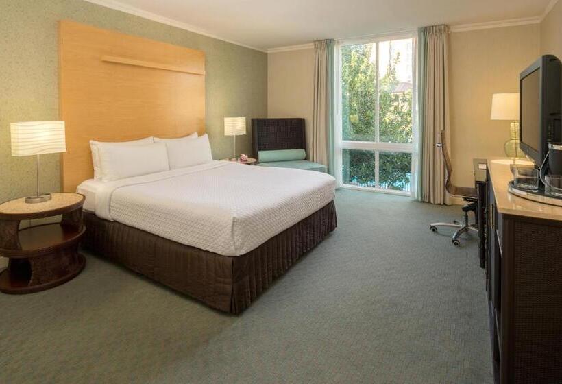 キングサイズベッドのスタンダードルーム, Crowne Plaza Cabana Hotel, An Ihg